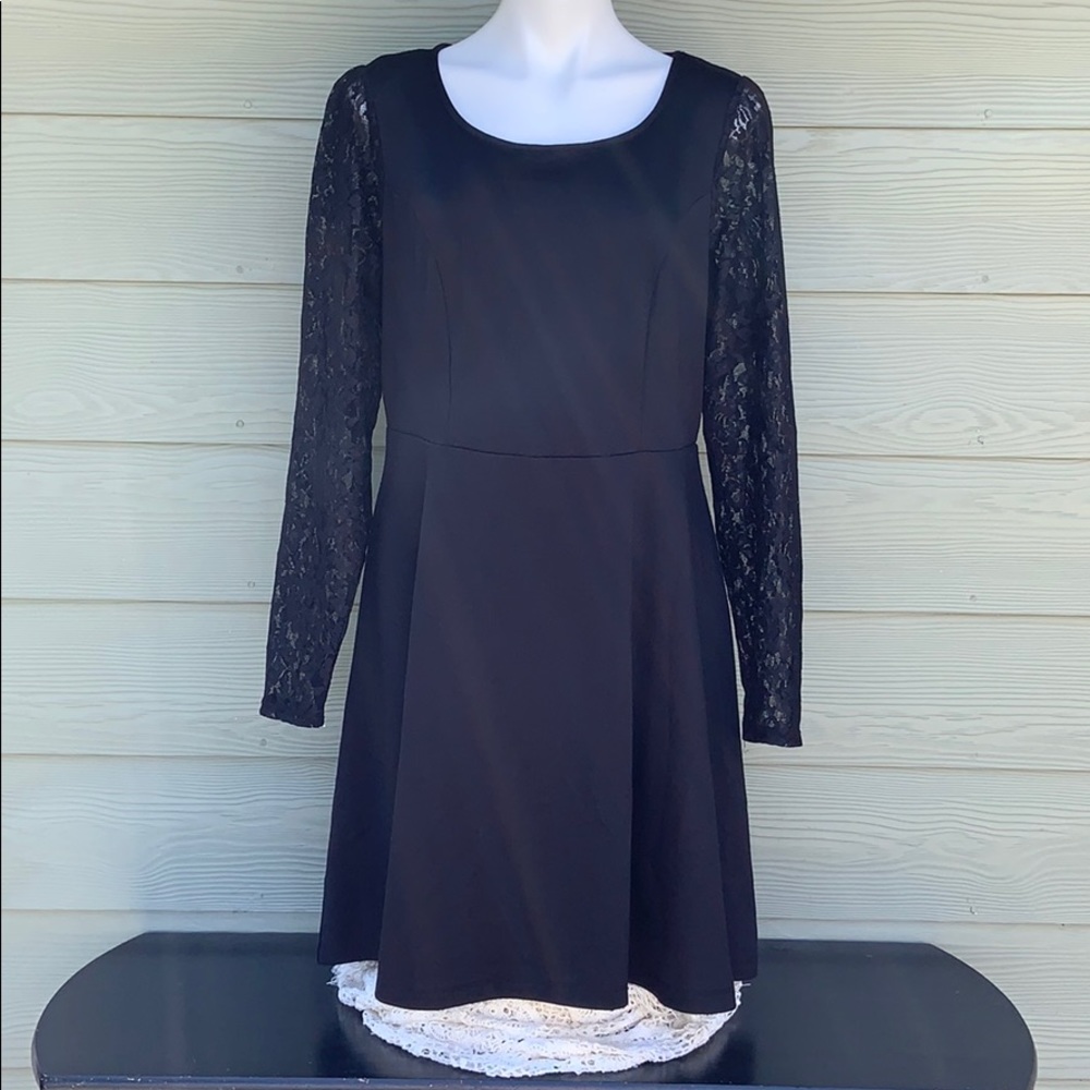 Black w/ Lace Sleeves Women’s Dress